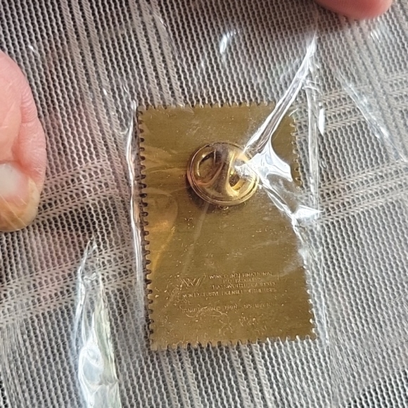 Boston Marathon 1996 Limited Edition Pin - Picture 3 of 3